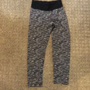 Black and white cropped leggings